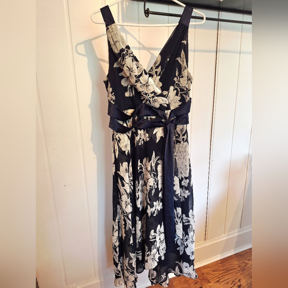 Jones Wear Navy Blue and Cream Floral Midi Dress Size 16 Very Good Condition